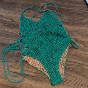 Acacia Florence Crochet Peacock Medium